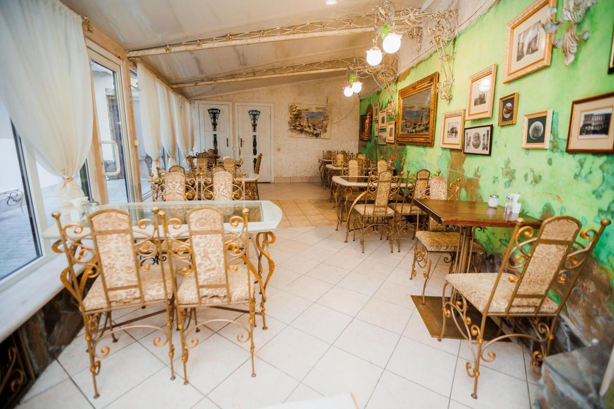 Staryi Krakiv Otel