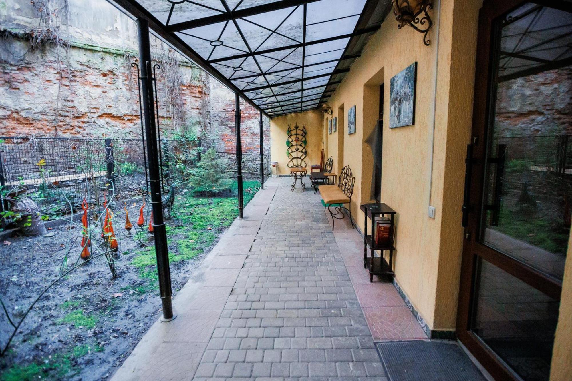 Otel Staryi Krakiv 4*